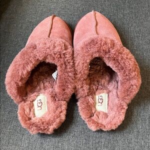 UGG Women's Red Jasper  Cozy Slippers Size 7